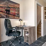 3 Bedroom Pet Friendly In The Heart Of Town