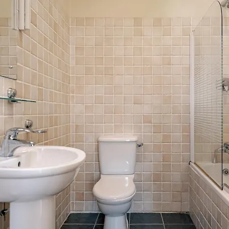 Holiday home 3 Bedroom Pet Friendly In The Heart Of Town