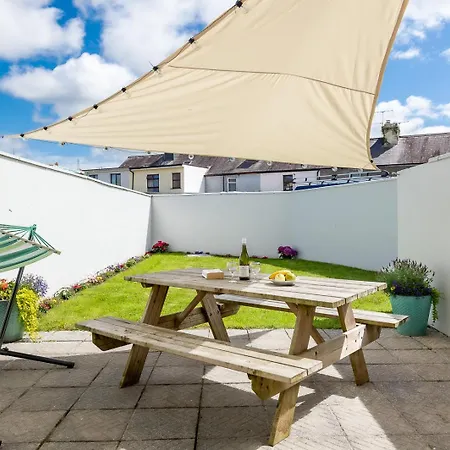 3 Bedroom Pet Friendly In The Heart Of Town Дом отдыха *