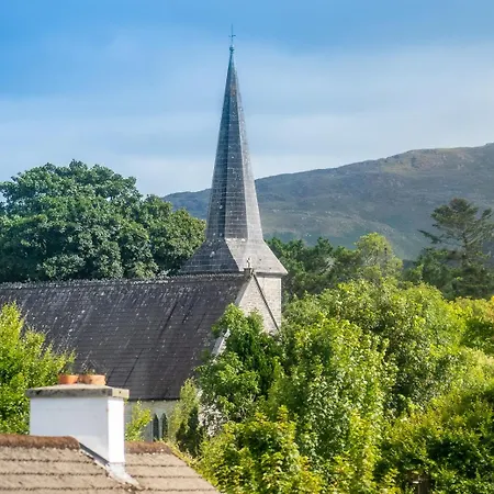 3 Bedroom Pet Friendly In The Heart Of Town *