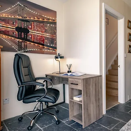 3 Bedroom Pet Friendly In The Heart Of Town