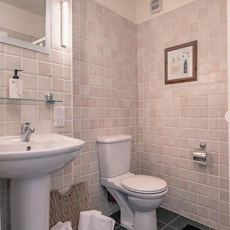3 Bedroom Pet Friendly In The Heart Of Town Holiday home
