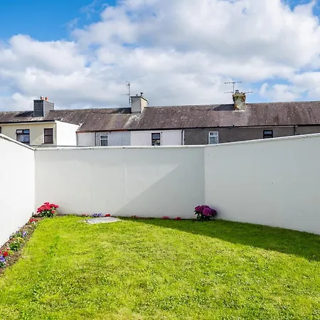 3 Bedroom Pet Friendly In The Heart Of Town Holiday home