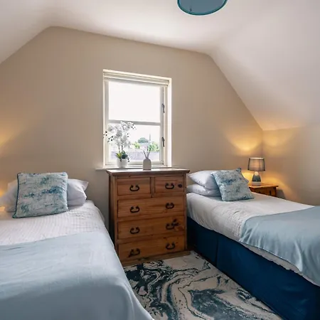 Дом отдыха 3 Bedroom Pet Friendly In The Heart Of Town