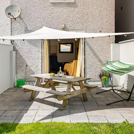 3 Bedroom Pet Friendly In The Heart Of Town *