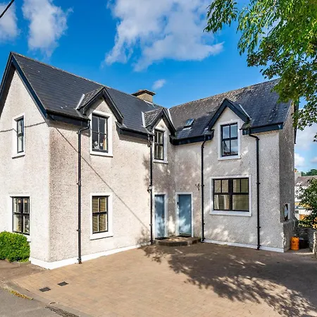 3 Bedroom Pet Friendly In The Heart Of Town