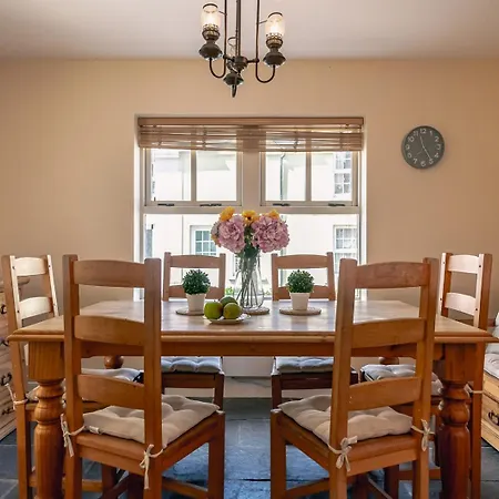 Holiday home 3 Bedroom Pet Friendly In The Heart Of Town Kenmare