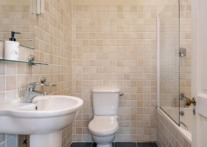 Dom wakacyjny 3 Bedroom Pet Friendly In The Heart Of Town