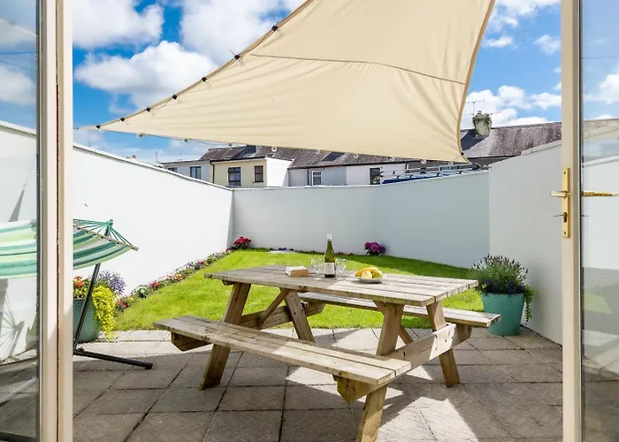 3 Bedroom Pet Friendly In The Heart Of Town Dom wakacyjny *