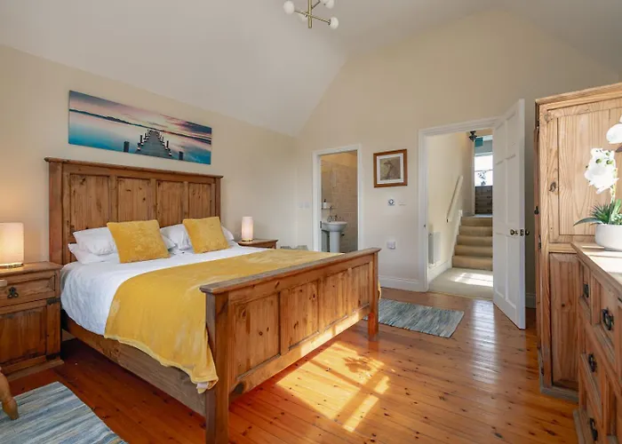 3 Bedroom Pet Friendly In The Heart Of Town Dom wakacyjny *