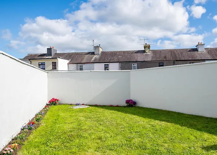 3 Bedroom Pet Friendly In The Heart Of Town Dom wakacyjny