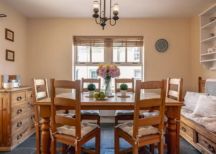 Dom wakacyjny 3 Bedroom Pet Friendly In The Heart Of Town Kenmare