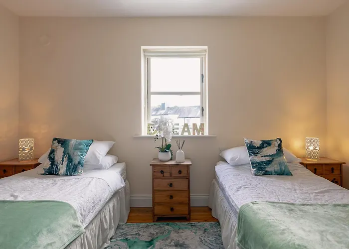 3 Bedroom Pet Friendly In The Heart Of Town Dom wakacyjny *